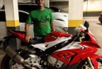 CLIENTE RECEBENDO SUA MOTO