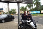 CLIENTE RECEBENDO SUA MOTO