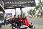 CLIENTE RECEBENDO SUA MOTO