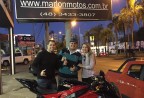 CLIENTE RECEBENDO SUA MOTO