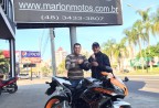 CLIENTE RECEBENDO SUA MOTO