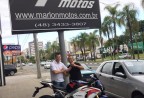 CLIENTE RECEBENDO SUA MOTO