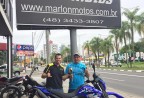 CLIENTE RECEBENDO SUA MOTO