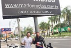 CLIENTE RECEBENDO SUA MOTO