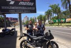 CLIENTE RECEBENDO SUA MOTO