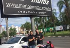 CLIENTE RECEBENDO SUA MOTO