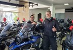 CLIENTE PAULO RECEBENDO SUA MOTO