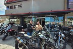 CLIENTE DELSON RECEBENDO SUA MOTO