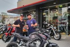 CLIENTE ROBSON RECEBENDO SUA MOTO