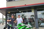 CLIENTE LUCAS RECEBENDO SUA MOTO