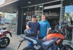 CLIENTE MAURO RECEBENDO SUA MOTO