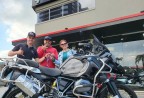 CLIENTES  RODRIGO E LUANA RECEBENDO SUA MOTO