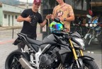 CLIENTE MARLON RECEBENDO SUA MOTO