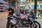 CLIENTE MOACIR RECEBENDO SUA MOTO