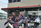 CLIENTE CARACE RECEBENDO SUA MOTO