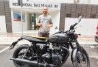 CLIENTES RAFAEL E MARLON RECEBENDO SUA MOTO