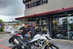 CLIENTE RODRIGO RECEBENDO SUA MOTO