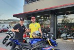 CLIENTE ANDRE RECEBENDO SUA MOTO