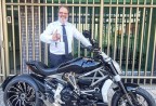 CLIENTE SANDRO RECEBENDO SUA MOTO