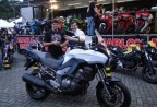 Cliente recebendo sua Moto