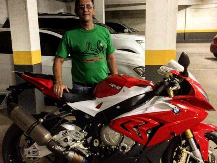 CLIENTE RECEBENDO SUA MOTO