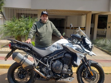 CLIENTE RODRIGO RECEBENDO SUA MOTO