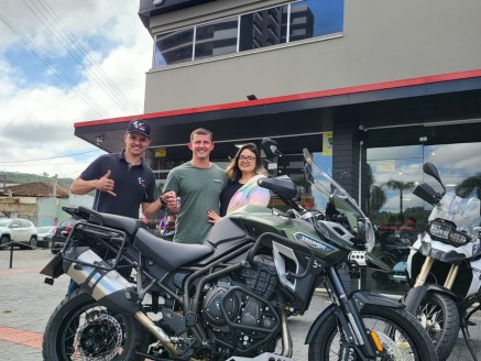 CLIENTES MICHAEL&JOSIANE RECEBENDO SUA MOTO