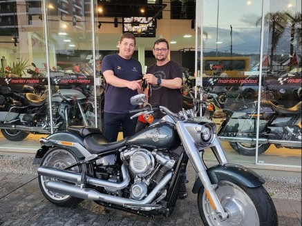 CLIENTE RENATO RECEBENDO SUA MOTO