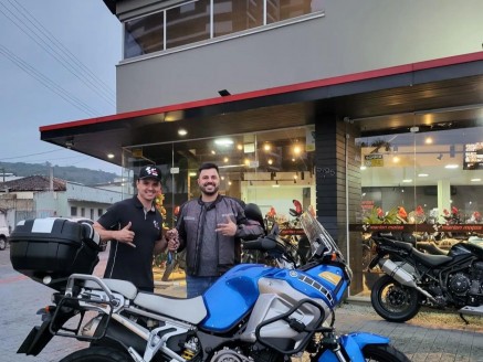 CLIENTE BIL RECEBENDO SUA MOTO