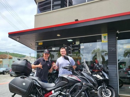 CLIENTE GUILHERME RECEBENDO SUA MOTO