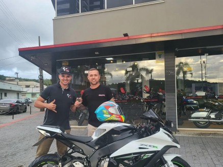 CLIENTE LUCIANO RECEBENDO SUA MOTO