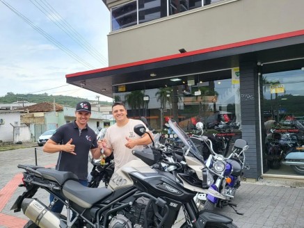 CLIENTE ALEX RECEBENDO SUA MOTO