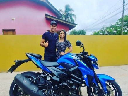 CLIENTE ANDERSON RECEBENDO SUA MOTO