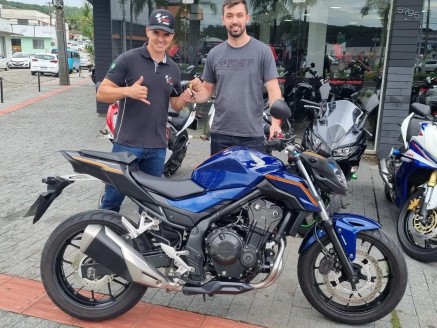 CLIENTE GABRIEL RECEBENDO SUA MOTO