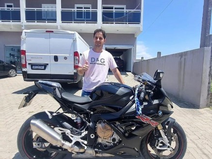 CLIENTE FABIANO RECEBENDO SUA MOTO