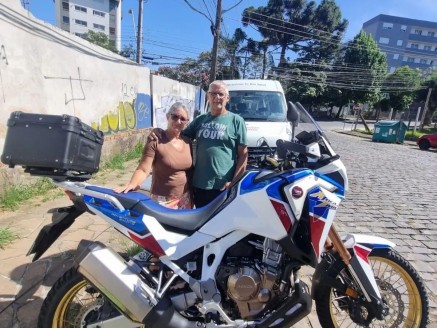 CLIENTE HERMES RECEBENDO SUA MOTO