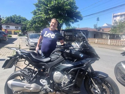 CLIENTE TIAGO RECEBENDO SUA MOTO