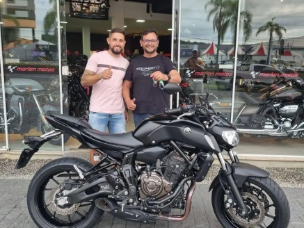 CLIENTE JHONATAN RECEBENDO SUA MOTO