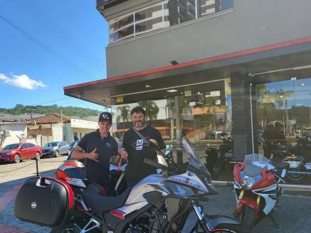 CLIENTE LUCIANO RECEBENDO SUA MOTO